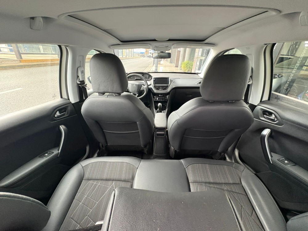 Peugeot 208 Feline Pack Cuir — foto 8